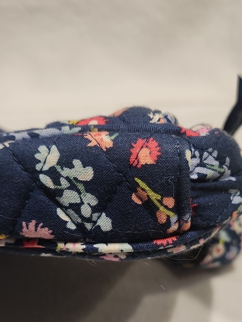 Vera Bradley Quilted Navy Floral Crossbody /missing Eye Glass Case - Picture 12 of 14